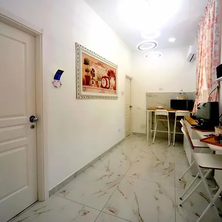 Raffy E Virgy - 10min From Station And The Center