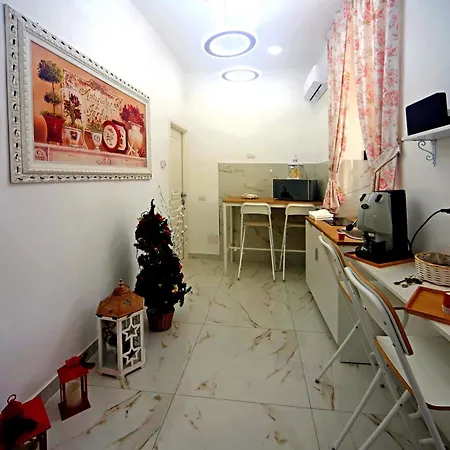 Raffy E Virgy - 10min From Station And The Center ナポリ